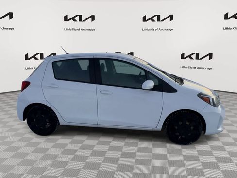 Used 2015 Toyota Yaris L image 9