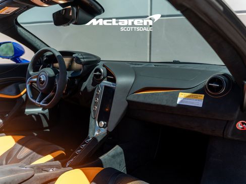 Used 2024 McLaren 750S Spider RWD image 17