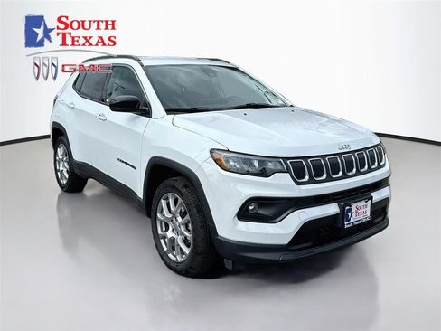 Used 2022 Jeep Compass Latitude AWD/4WD image 1