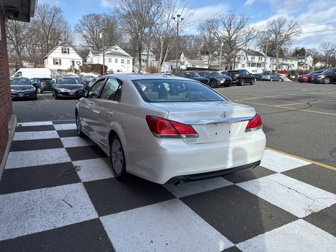 Used 2011 Toyota Avalon image 4