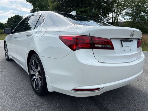 Used 2017 Acura TLX FWD image 3