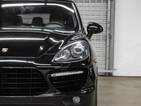 Used 2014 Porsche Cayenne Turbo S AWD/4WD image 51