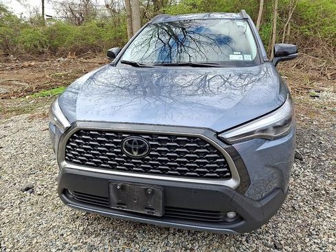 Used 2025 Toyota Corolla Cross XLE image 2