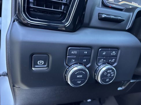 Used 2024 GMC Sierra 2500 AT4 w/ AT4 Premium Plus Package image 29