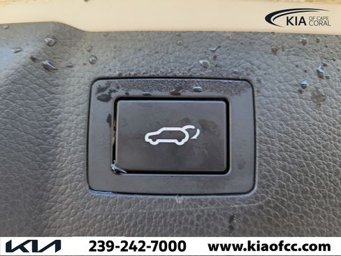 Used 2018 Hyundai Santa Fe Limited FWD image 12