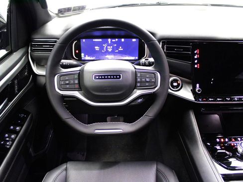 New 2025 Jeep Wagoneer L Series II image 12