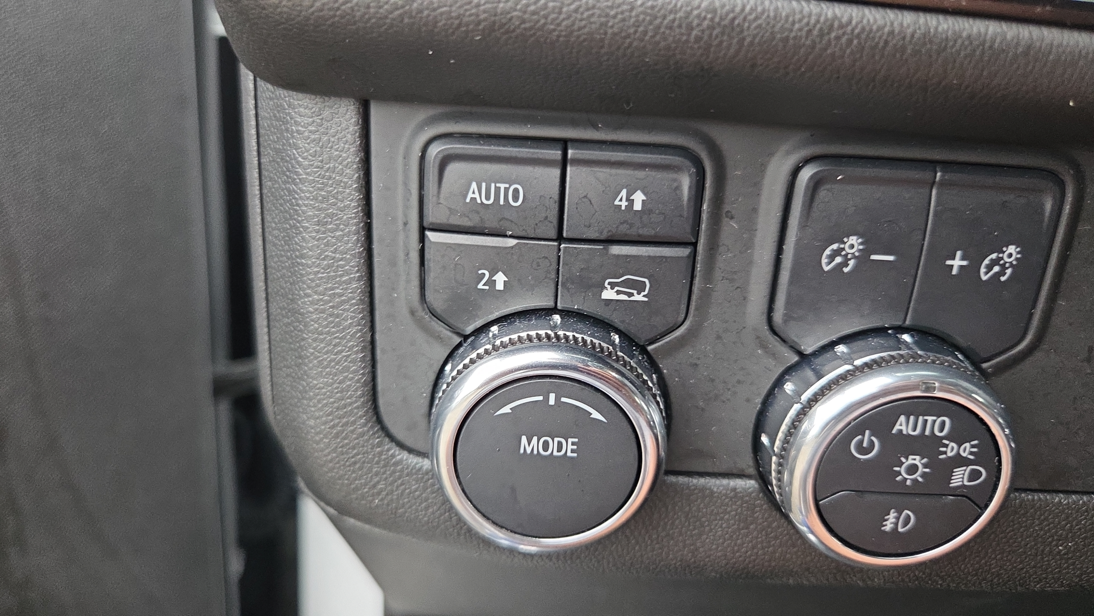 Used 2025 GMC Yukon XL Denali AWD/4WD image 31