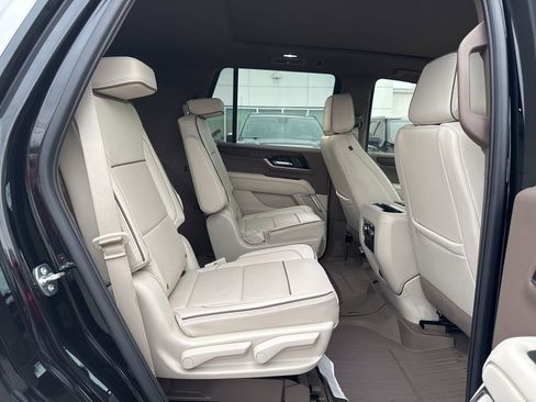 Used 2025 GMC Yukon Denali w/ Sun & Power Step Package image 27
