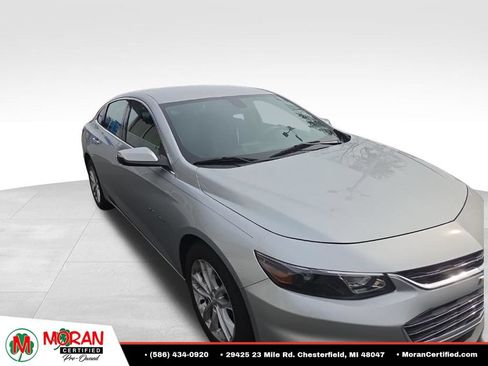Used 2017 Chevrolet Malibu LT FWD image 2
