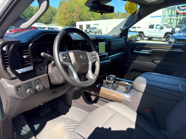 Used 2024 Chevrolet Silverado 1500 LT Trail Boss w/ Convenience Package II AWD/4WD image 13