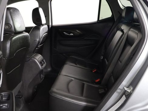 Used 2024 GMC Terrain SLT image 27