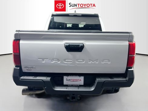 Used 2025 Toyota Tacoma SR image 5