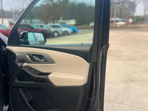 Used 2022 Chevrolet Traverse LT image 27