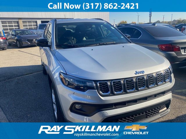 Used 2024 Jeep Compass Latitude AWD/4WD image 1