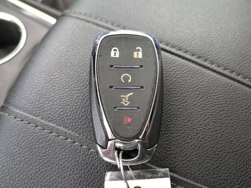 Certified 2023 Chevrolet Traverse LT AWD/4WD image 37