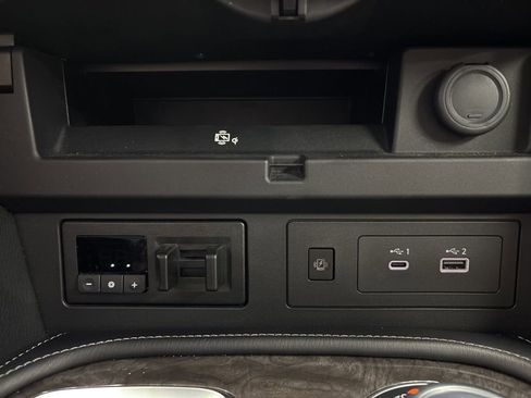 Used 2024 Nissan Armada Platinum w/ Captain's Chairs Package image 46