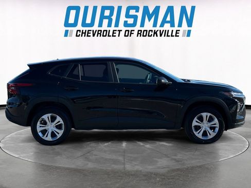 Used 2025 Chevrolet Trax LS image 7