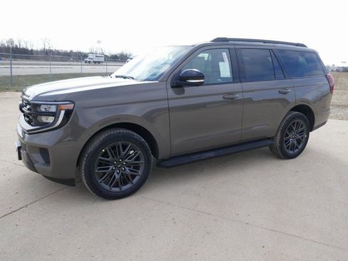 New 2026 Ford Expedition Platinum w/ Stealth Appearance Package image 7