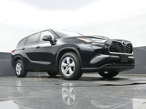 Used 2021 Toyota Highlander L FWD image 9