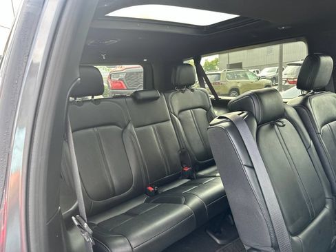 Used 2025 Jeep Wagoneer L Series III w/ Premium Group I AWD/4WD image 8