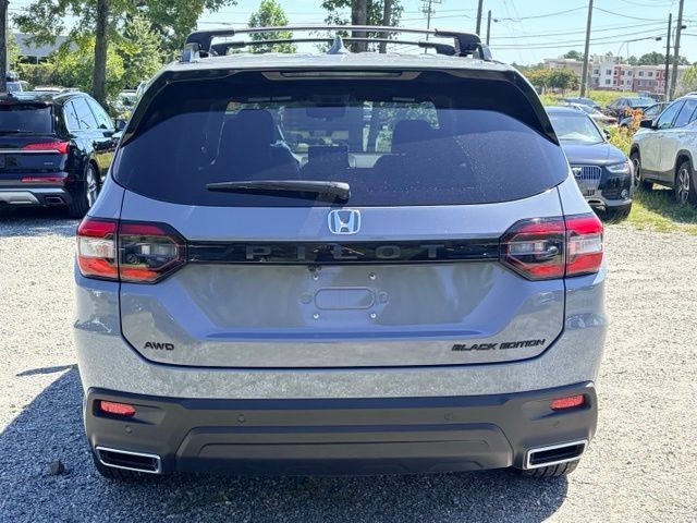 Used 2025 Honda Pilot Black Edition image 4