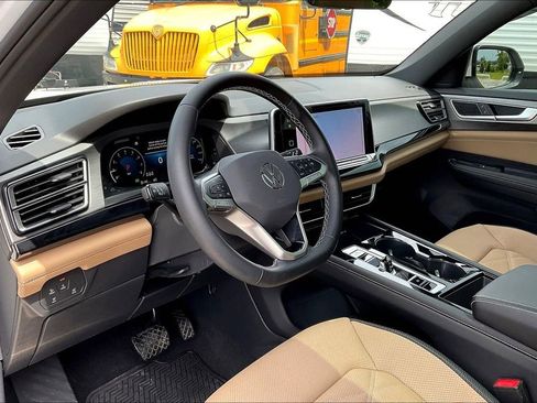 Used 2024 Volkswagen Atlas Cross Sport SE w/ Panoramic Sunroof Package AWD/4WD image 13