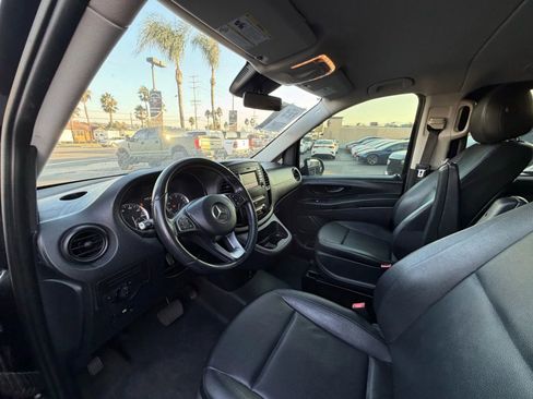 Used 2018 Mercedes-Benz Metris Passenger image 7