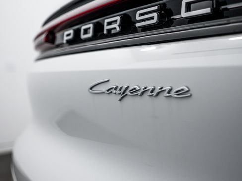 Certified 2026 Porsche Cayenne AWD/4WD image 26