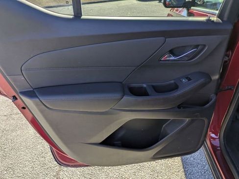 Used 2022 Chevrolet Traverse LT image 30