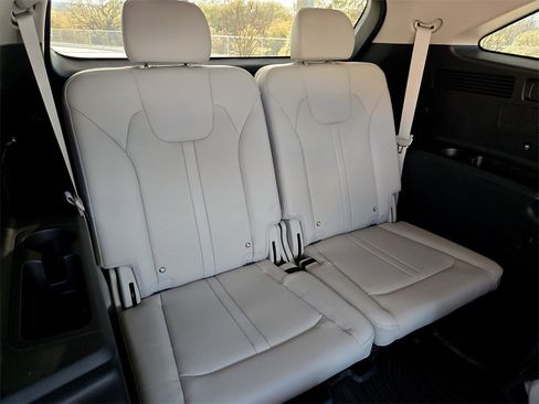 Used 2025 Kia Sorento EX image 32