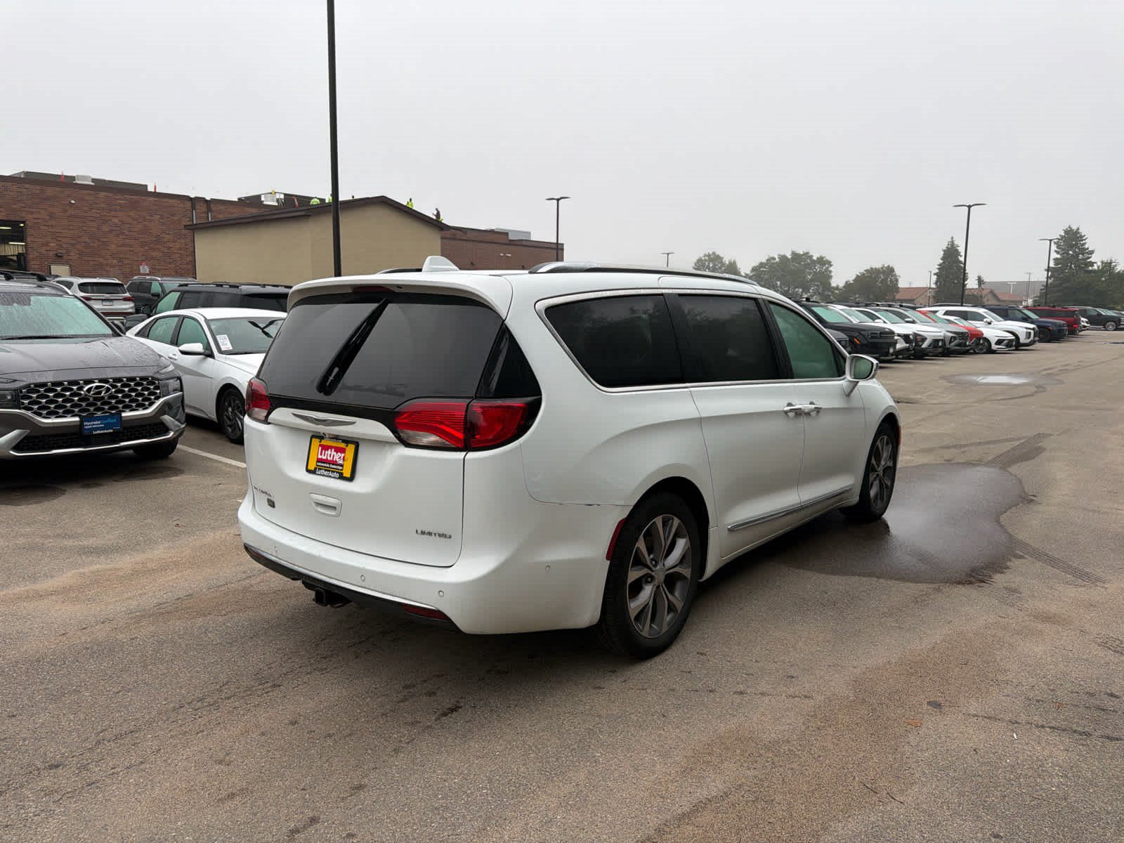 Used 2020 Chrysler Pacifica Limited FWD image 2