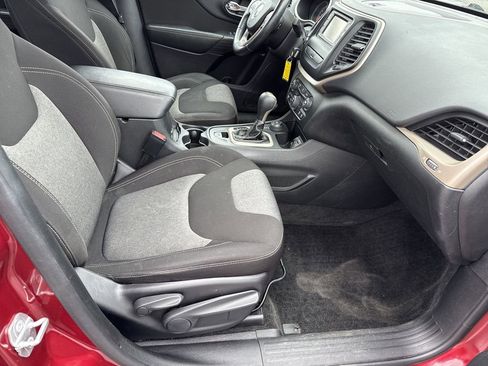 Used 2016 Jeep Cherokee Sport w/ Cold Weather Group AWD/4WD image 12