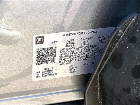 Used 2025 Chevrolet Trax LT w/ LT Convenience Package FWD image 21