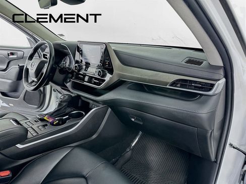 Used 2022 Toyota Highlander XLE image 36