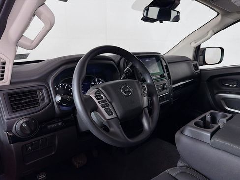 Used 2024 Nissan Titan SV image 9