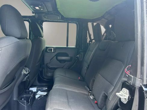 Used 2018 Jeep Wrangler Unlimited Sport S AWD/4WD image 13