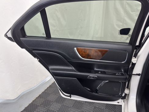 Used 2017 Lincoln Continental Reserve w/ Technology Package image 22