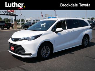 Certified 2025 Toyota Sienna LE FWD video 1