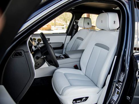 Certified 2024 Rolls-Royce Cullinan w/ Cullinan Package image 23