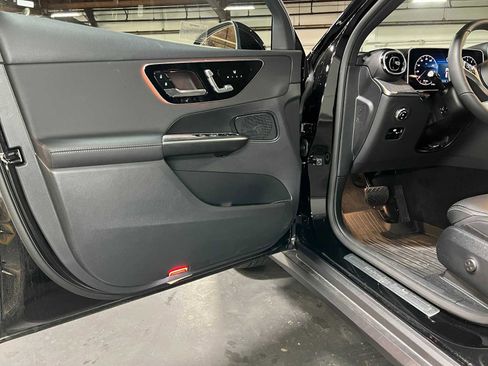 Used 2026 Mercedes-Benz GLC 300 4MATIC image 21