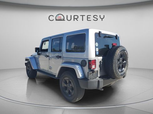 Used 2015 Jeep Wrangler Unlimited Sahara AWD/4WD image 2