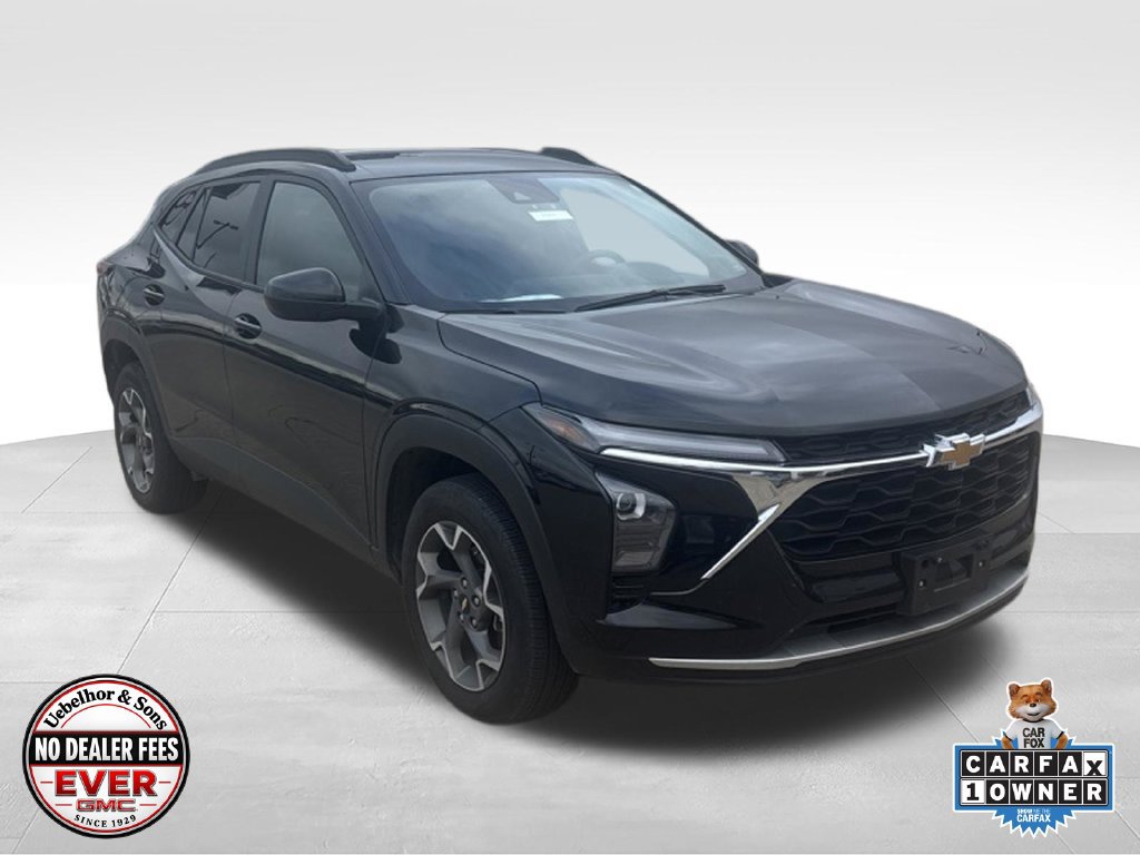 Used 2025 Chevrolet Trax LT FWD image 3