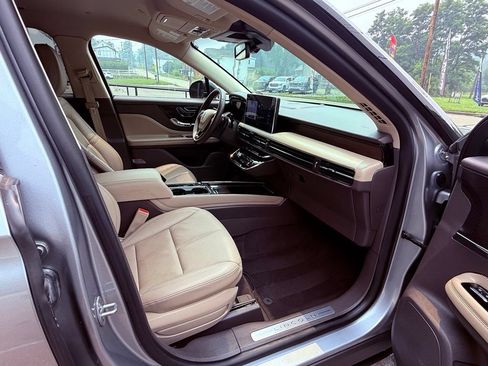 Used 2024 Lincoln Corsair Reserve w/ Rear Removable Package Tray AWD/4WD image 24