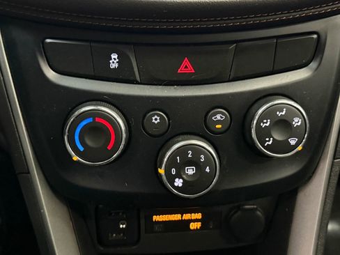 Used 2020 Chevrolet Trax LT w/ LT Convenience Package image 33