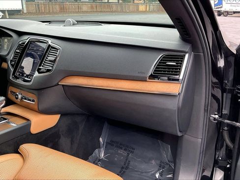 Used 2017 Volvo XC90 T6 Inscription w/ Vision Package image 19