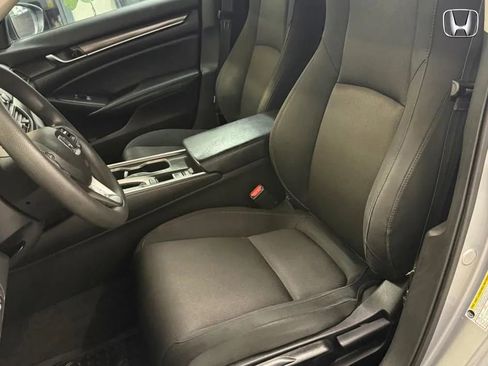 Used 2018 Honda Accord LX image 13