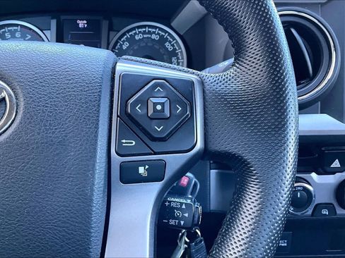 Used 2016 Toyota Tacoma SR5 w/ SR5 Appearance Package (SN) AWD/4WD image 24