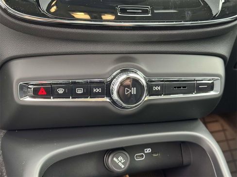 Used 2025 Volvo XC40 B5 Ultra w/ Protection Package Premier image 28