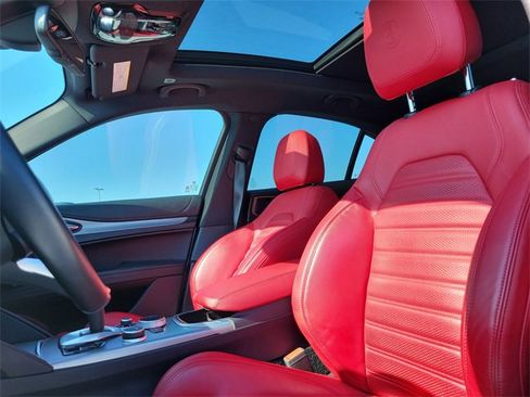 Used 2023 Alfa Romeo Stelvio Veloce image 19