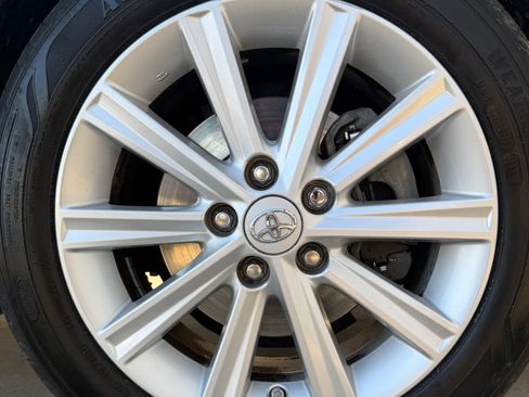 Used 2012 Toyota Camry XLE FWD image 24